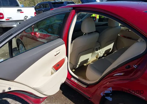 2011 Lexus Es 350 z USA, uszkodzony, nr VIN JTHBK1EG0B2434407